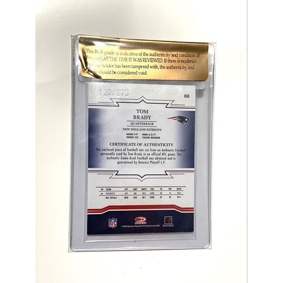 2005 Tom Brady Throwback Threads #88 GAME USED Football Patch Relic /275 - Picture 2 of 2